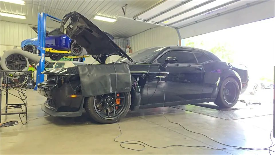 Video thumbnail: Challenger Hellcat Redeye with a cam