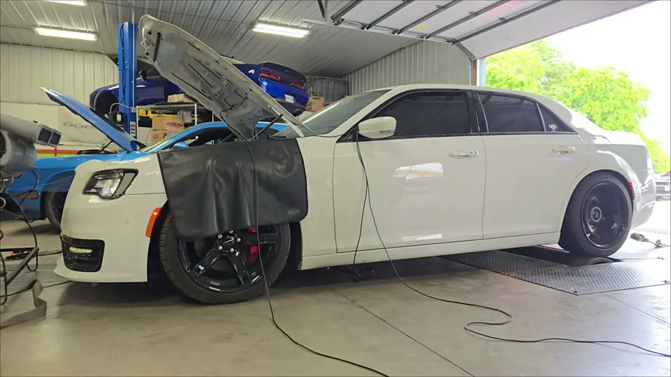 Video thumbnail: Cammed 392 Chrysler 300